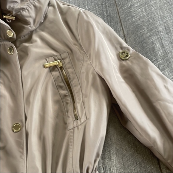 MICHAEL Michael Kors Size Small Tan Trench Utility Jacket. - Picture 6 of 8